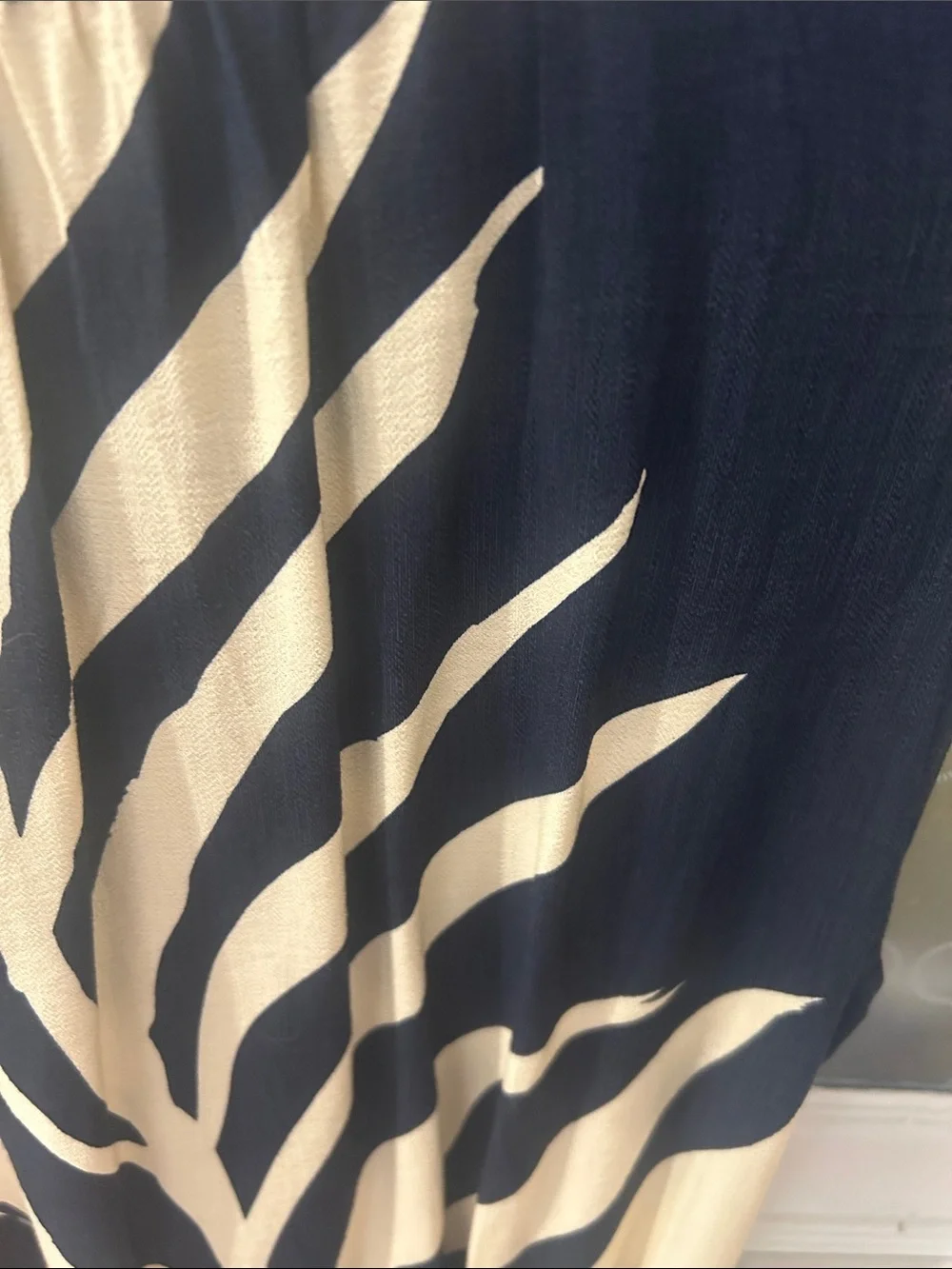 Sleeveless Navy and Cream Leaf-Print Maxi Dress with Tie Waist